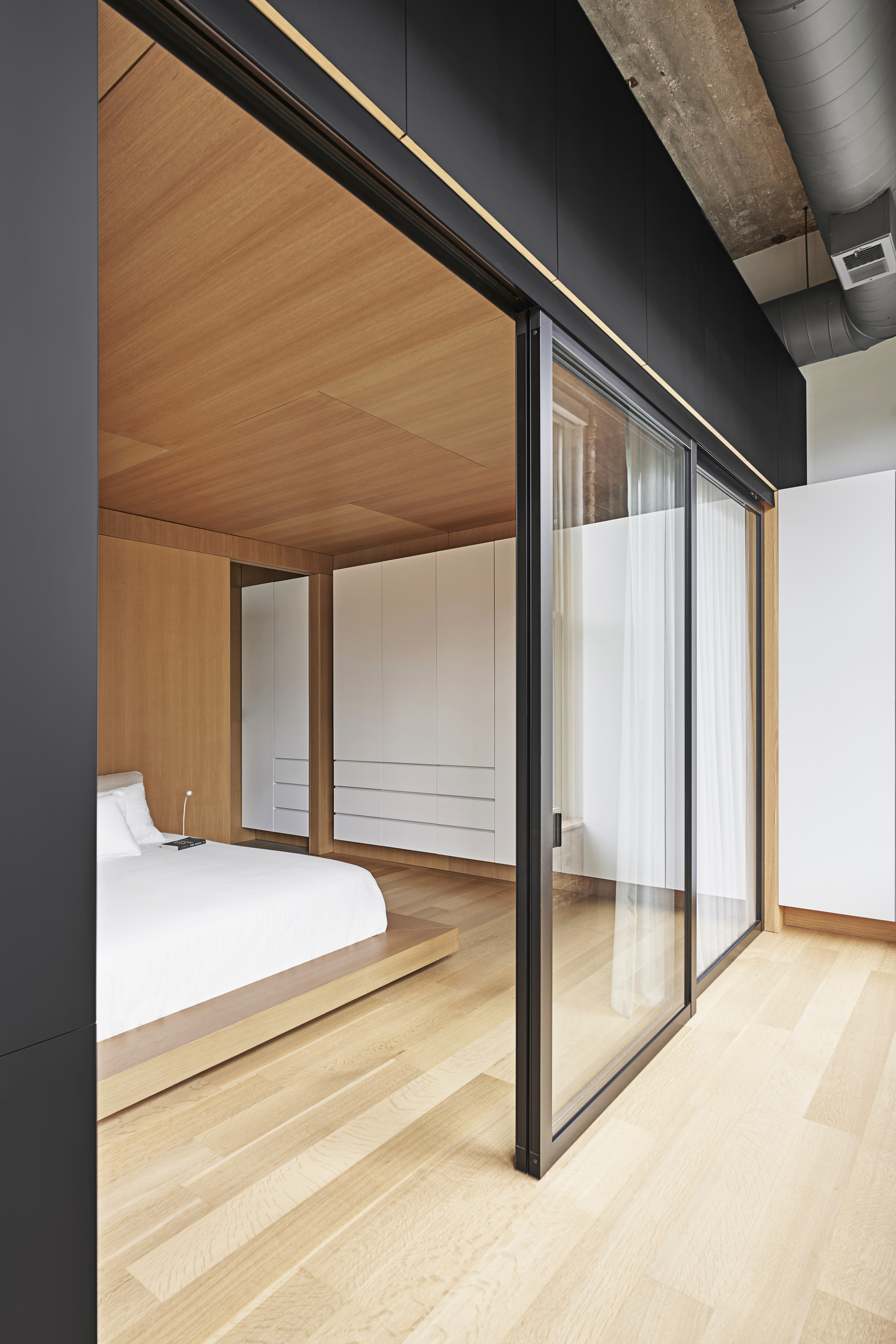 209m²工业风公寓，双层LOFT体量交错好似垂直园林