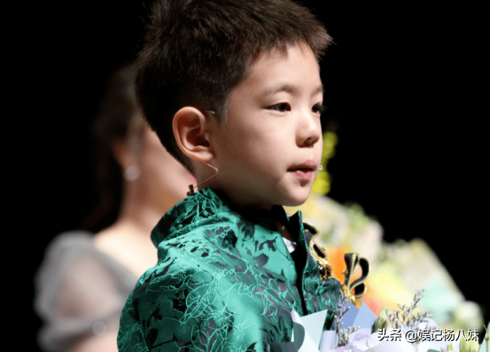 萌娃走星路：嗯哼表演音樂劇，多多何炅排練話劇，天天當模特