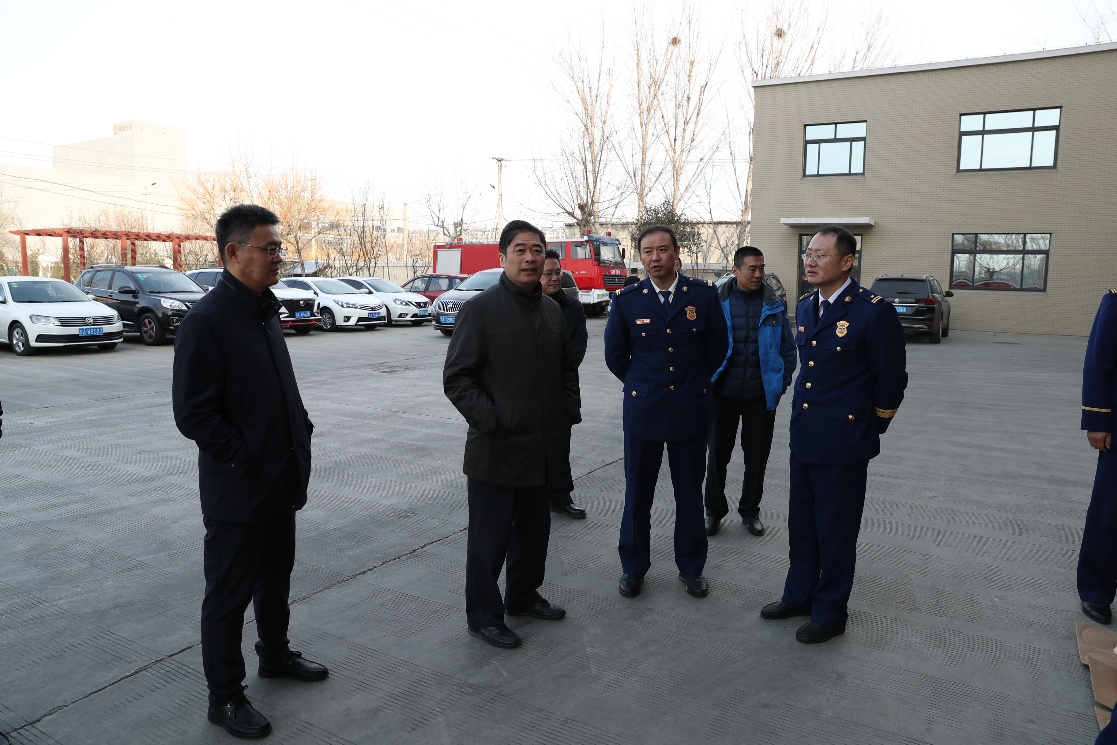 韩利师慰问消防官兵，送来新春祝福