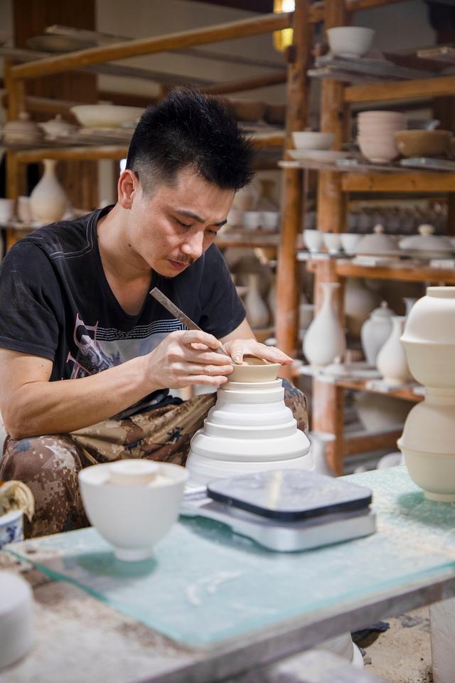 景德镇皇窑景区，再现瓷器古老的制作过程