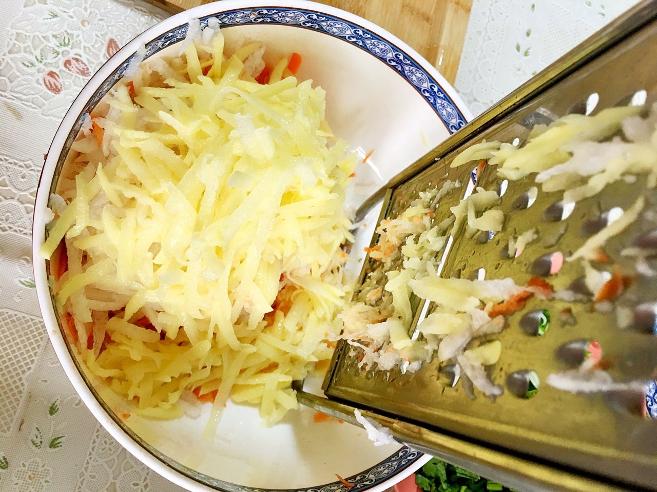 懒人版早餐饼的做法，不揉面不醒面，10分钟出锅，营养均衡更好吃