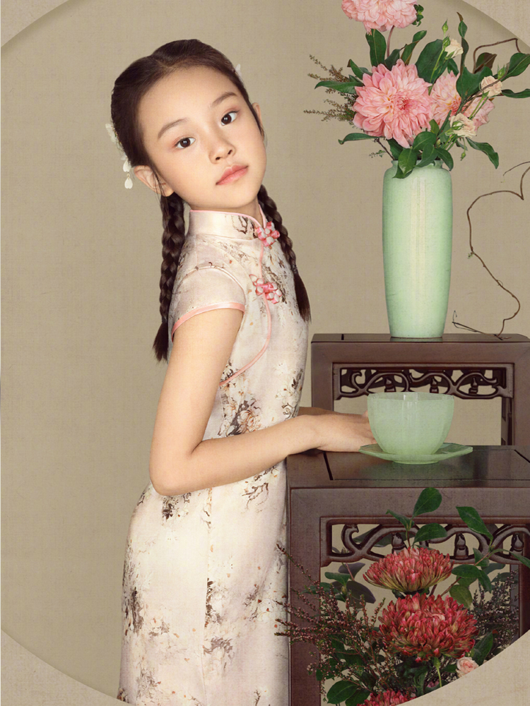 女漢子小甜馨長大了！ 李小璐曬親子旗袍照，也有點大家閨秀氣質了