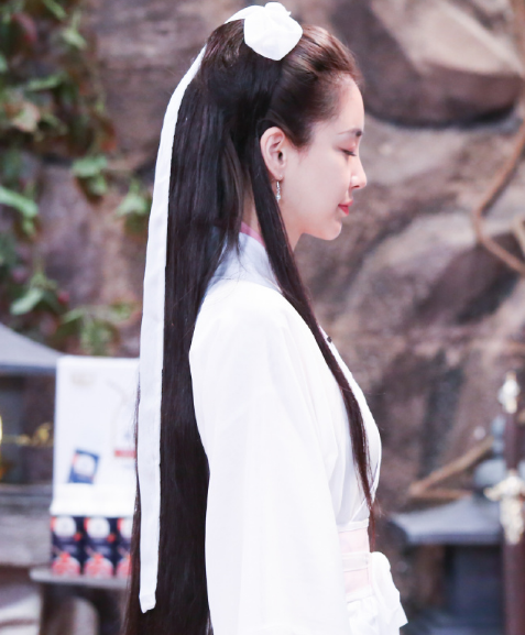 内涵陈妍希？于正赞baby杨颖小龙女扮相图后秒删