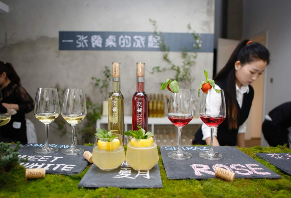 澳大利亞：紅酒滯銷幫幫我們，還真有國家信了：為對抗中國而喝酒