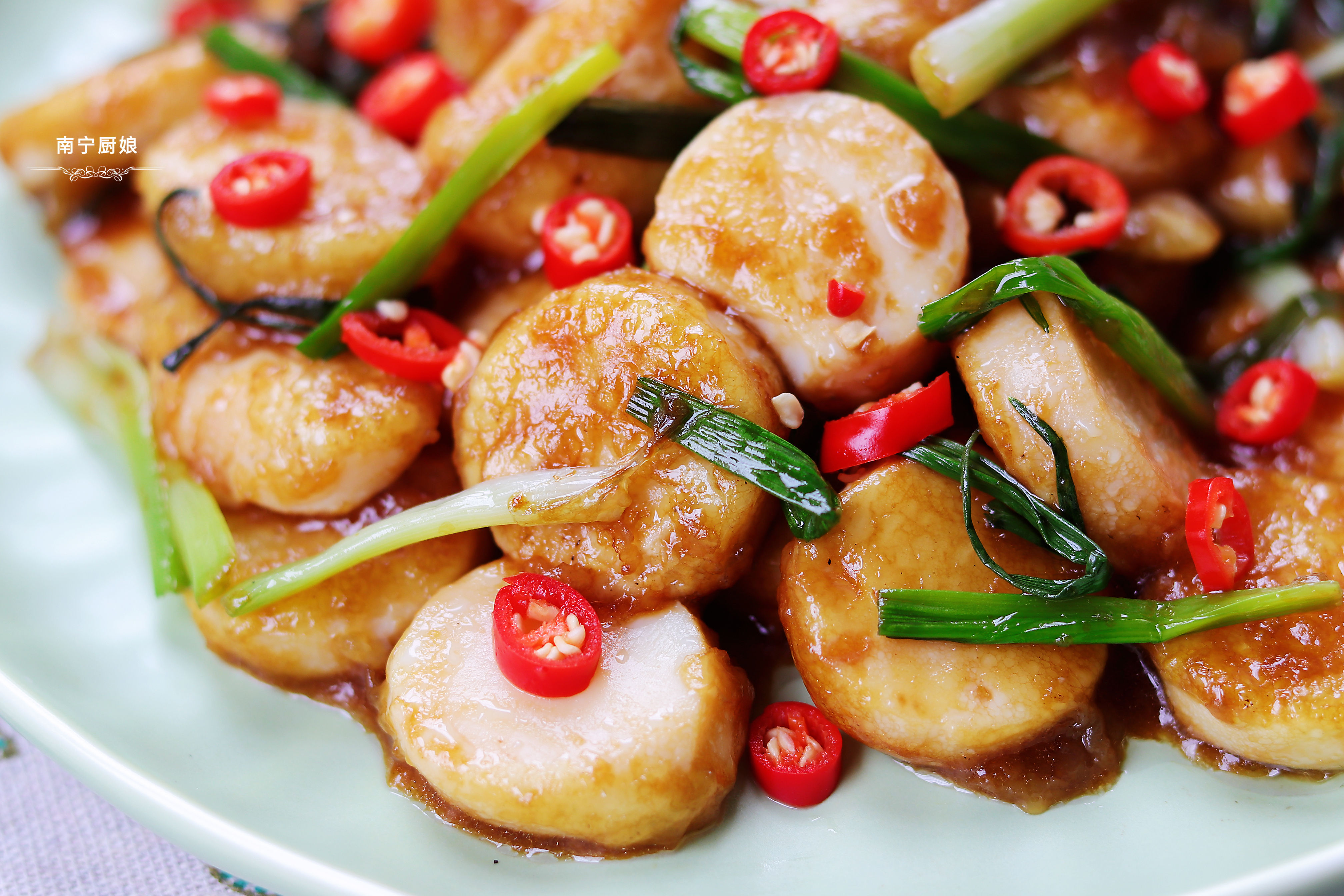 燒日本豆腐時加入一把蔥，沒想到如此美味，不愧是老保姆的拿手菜