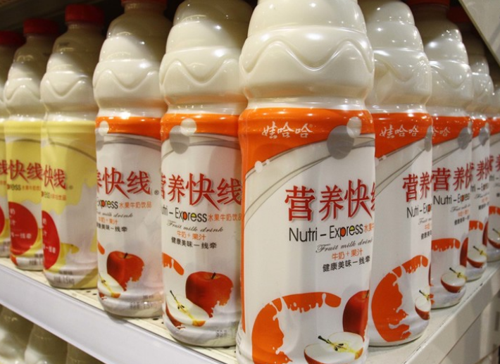 跨界联名、入局电商，向“年轻”靠拢的娃哈哈