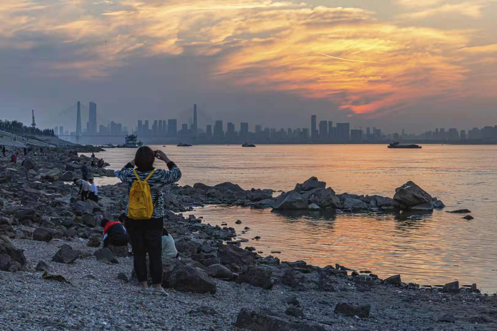 青山江滩，春意浓，觅春光｜城市摄影队