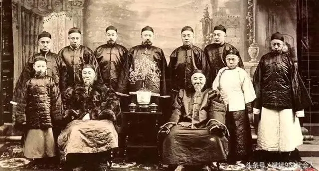 罕见李鸿章母亲照片，如此朴素，把六个儿子都
