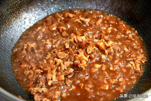A favorite dish since I was a child, as long as 1 onion and 1 pork, it’s easy to make and eat. It’s so delicious