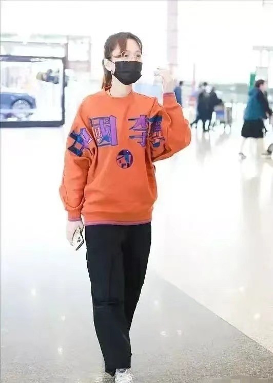 58岁李宁罕见露面！上了年纪身材发福头发也白了