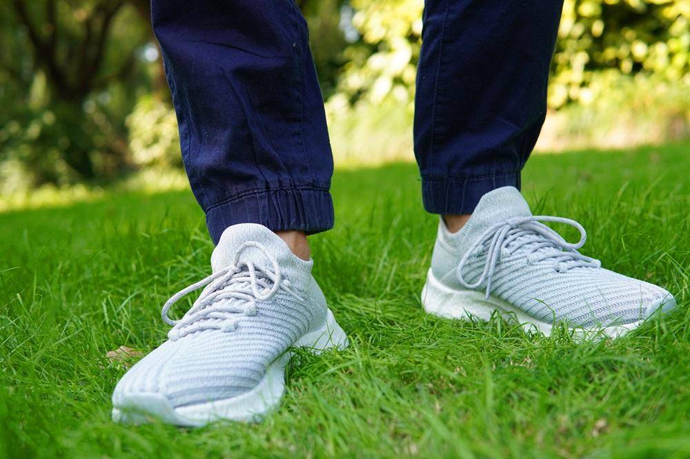 99买了双连鞋盒都没有的轻跑鞋，简单唠唠体验