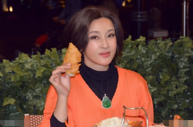 辉煌时霸占整个影坛，落魄时演刘涛的丫鬟，出