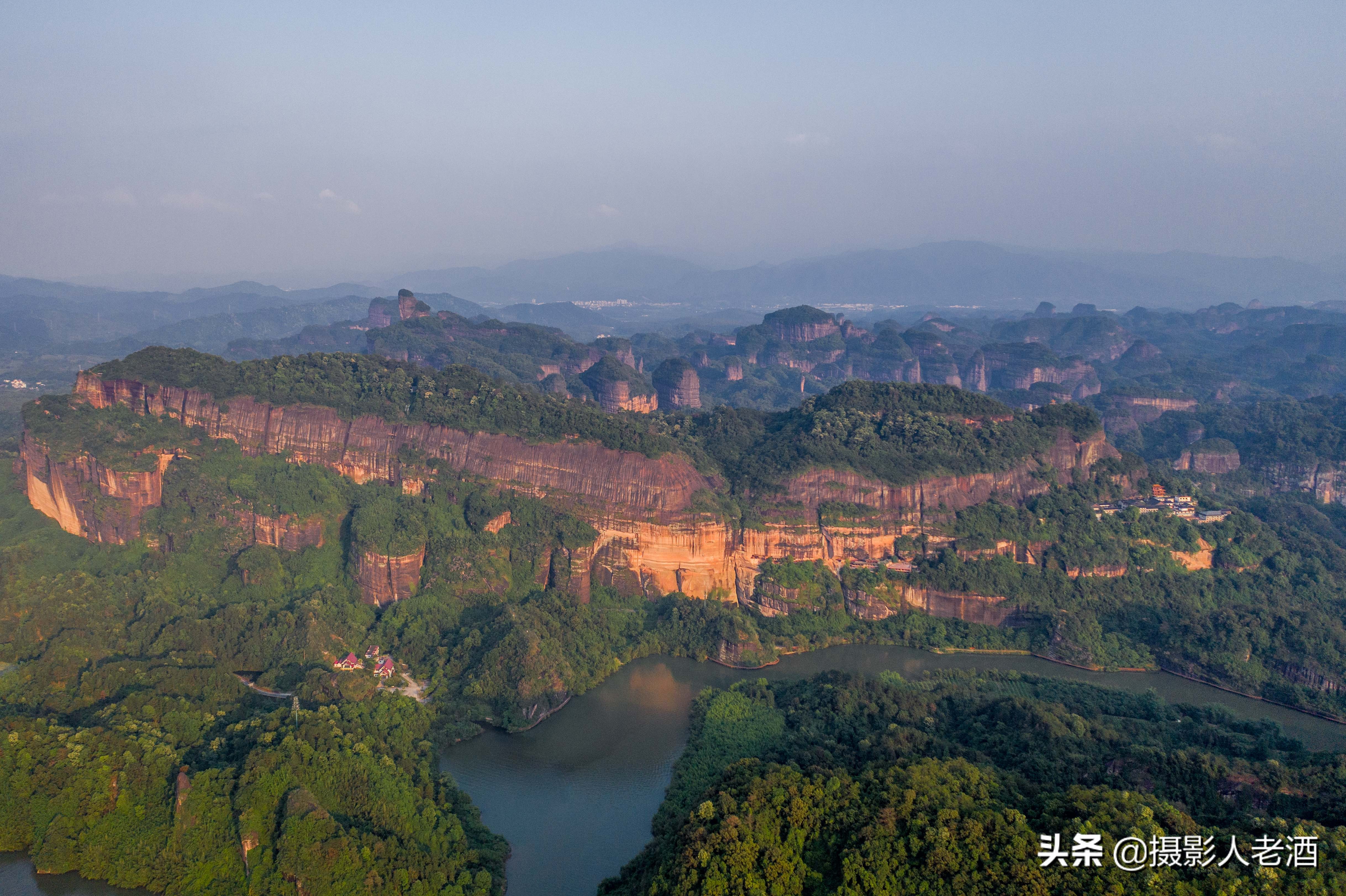 航拍广东丹霞山 大美景观气势恢宏 怪不得成为世界丹霞的命名地