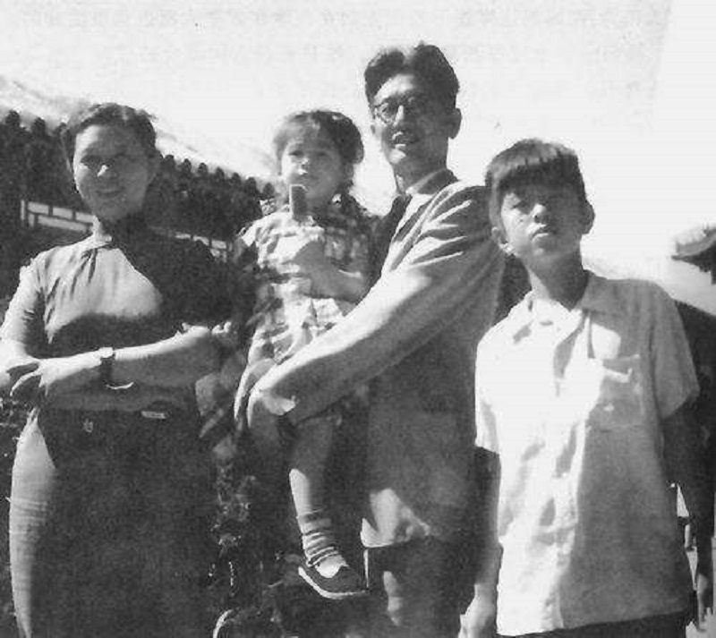 晚年乔冠华再娶年轻22岁妻子，孩子集体反对，毅