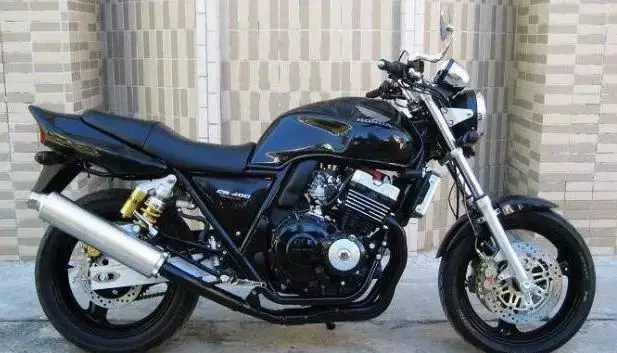 一代神车，本田CB400为何如此经典？除了车重，基