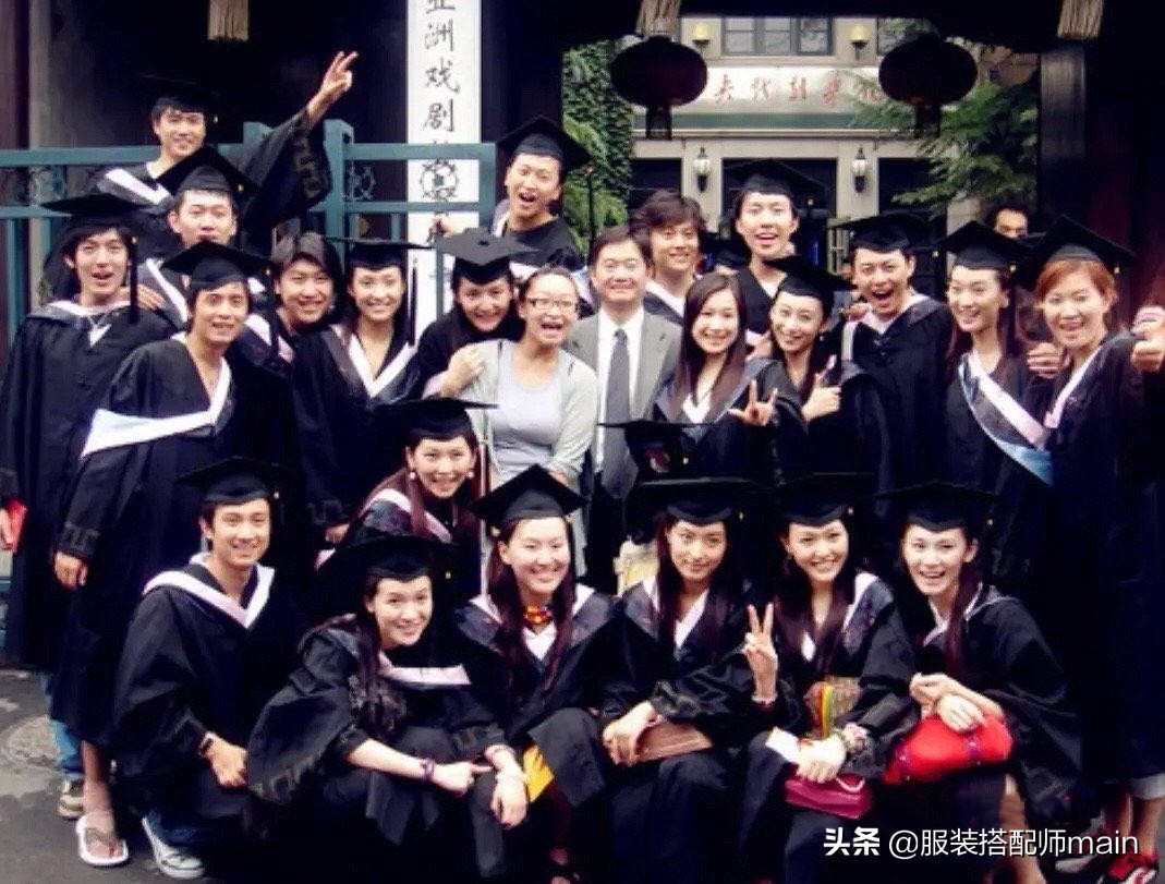 戏里她是农妇王秀娥，戏外在中戏当老师，教出的学生都是演技派