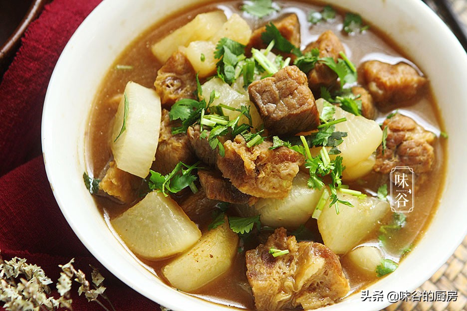 天越冷越要吃這肉，簡單燉一鍋，營養美味又暖胃，貴點也值得