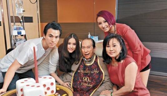 澳洲赌王何鸿燊逝世，为什么他可以娶四位太太