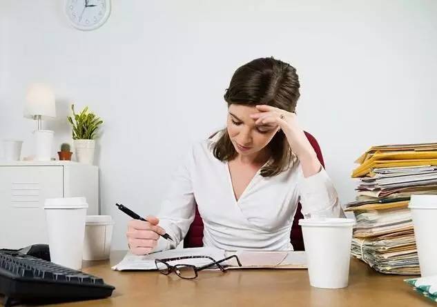 什么时候能测出是否怀孕?验孕棒一深一浅是怀上了么?