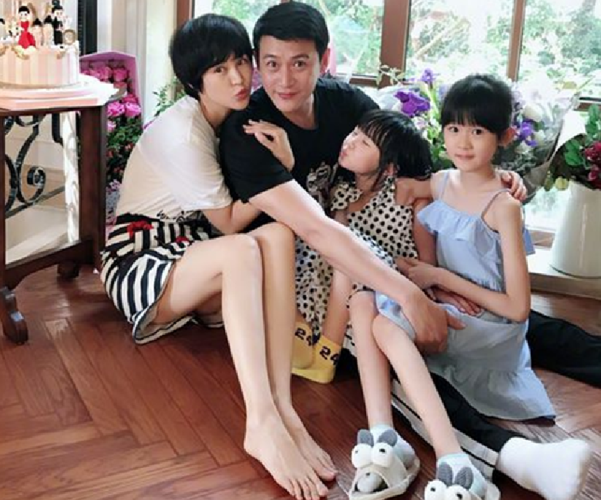 有種“遺傳”叫明星家庭，黃磊家全是臉，陸毅家是腿，最後家笑了