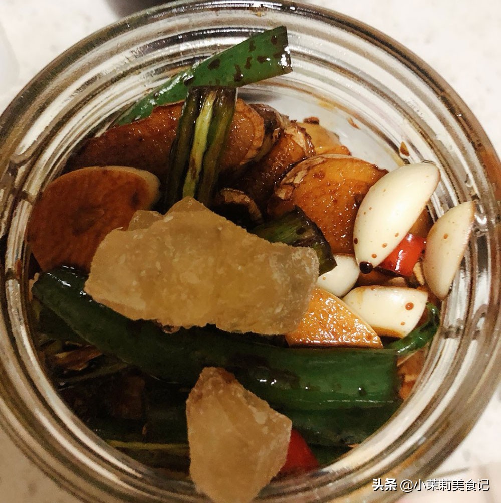 Late autumn is the season of pickled vegetables. Don’t miss the Jerusalem artichoke. I will teach you how to pickle a jar in the old way.