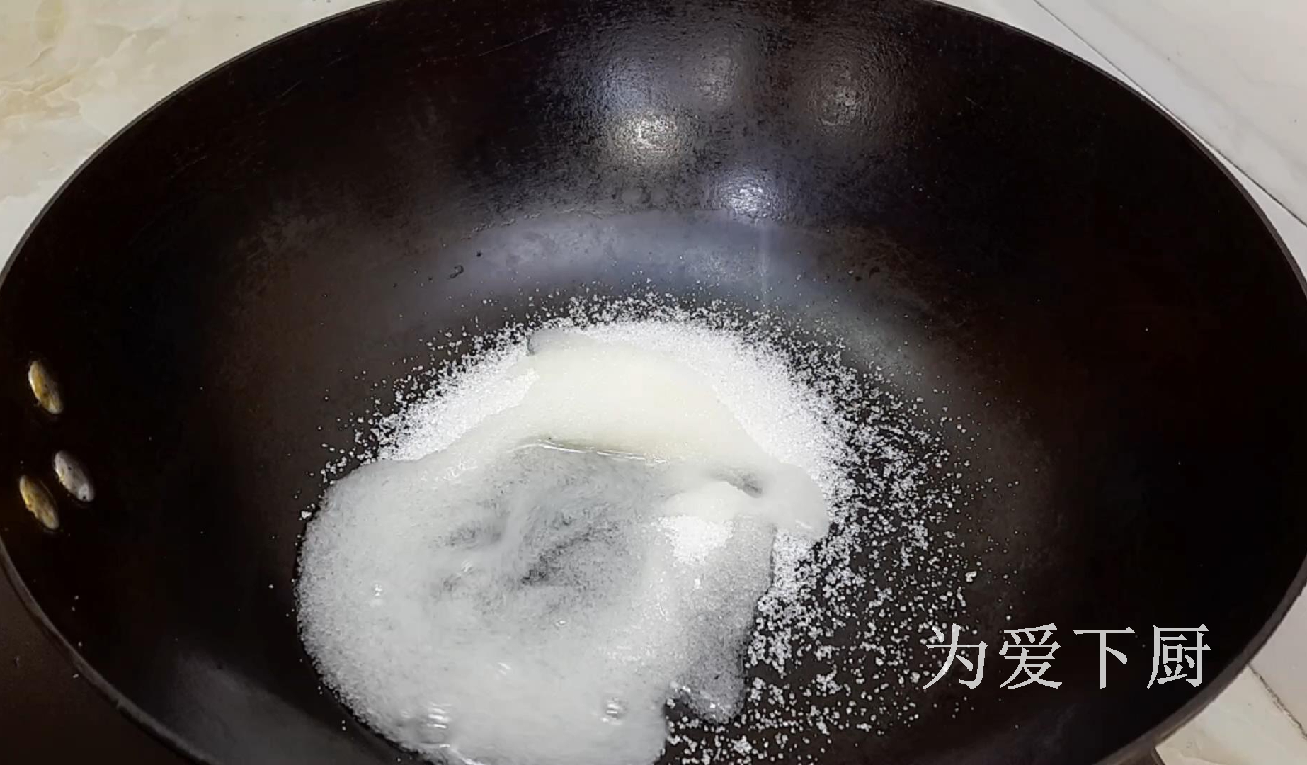 油條這做法才好吃，鍋裡炒一炒，個個焦脆香甜，出鍋全家人都愛吃