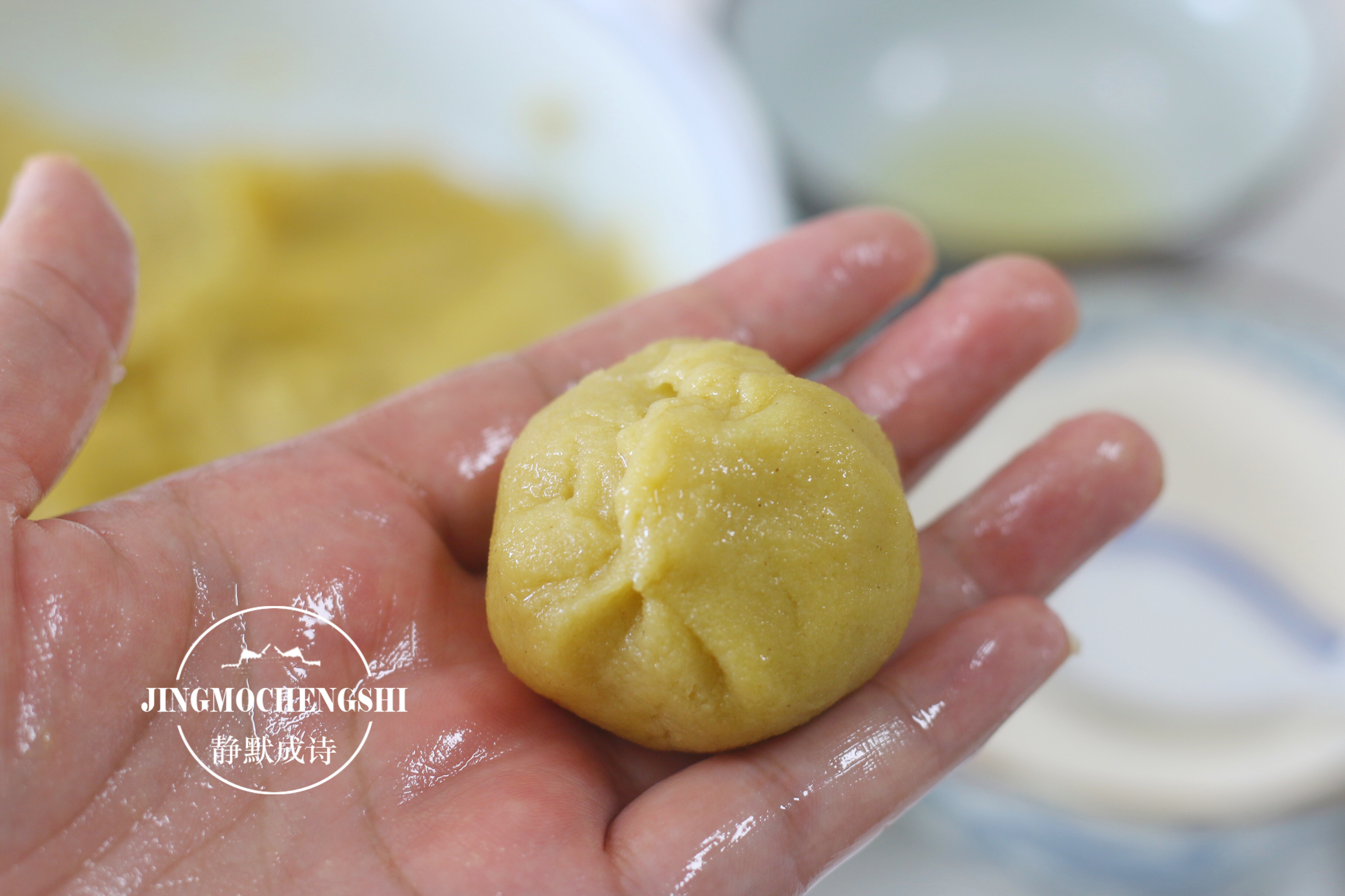 油炸糕的正確做法，不用酵母，不開裂不露餡兒，外酥裡糯吃不夠