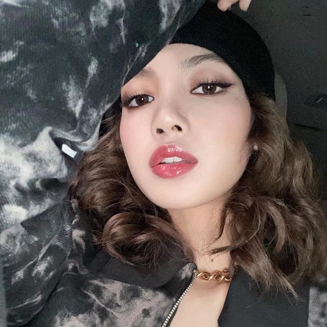 Lisa《青你2》视频截图引热议,被吐槽脱离韩式滤镜嘴大颜值下降