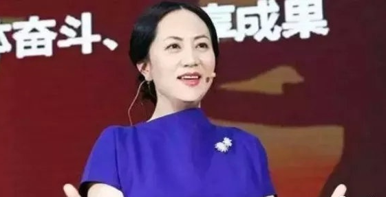 姚安娜输不是因为牌不好，而是手拿4个2双王，却打出个3点