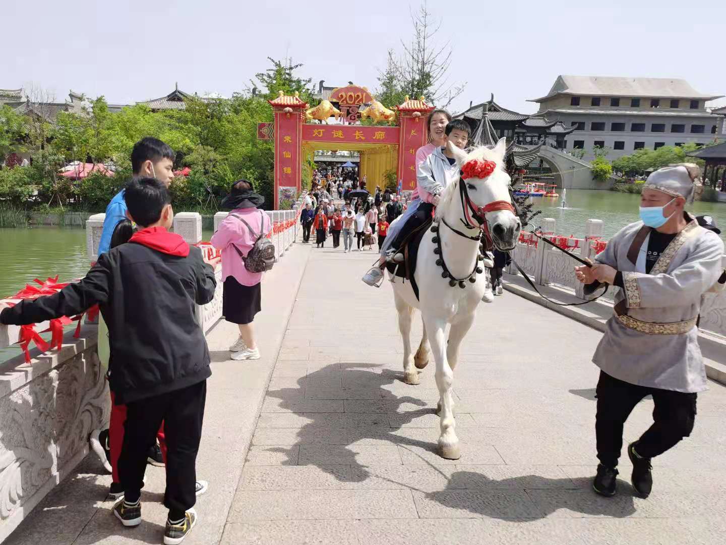 两天假期哪里玩？启封故园嗨翻天