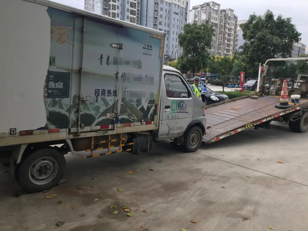 动真格!亳州警方整治“僵尸车”在行动