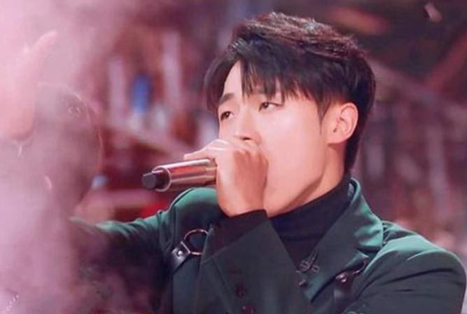 恋情|高嘉朗公开恋情！与女友从19岁开始交往 曾多次称自己单身欺骗粉丝