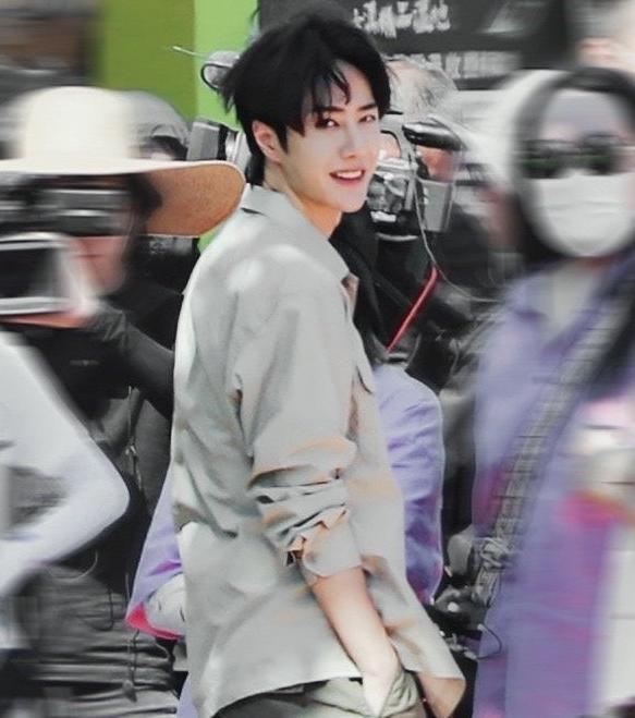 王一博发微博痛斥私生饭，车上被装跟踪器，半