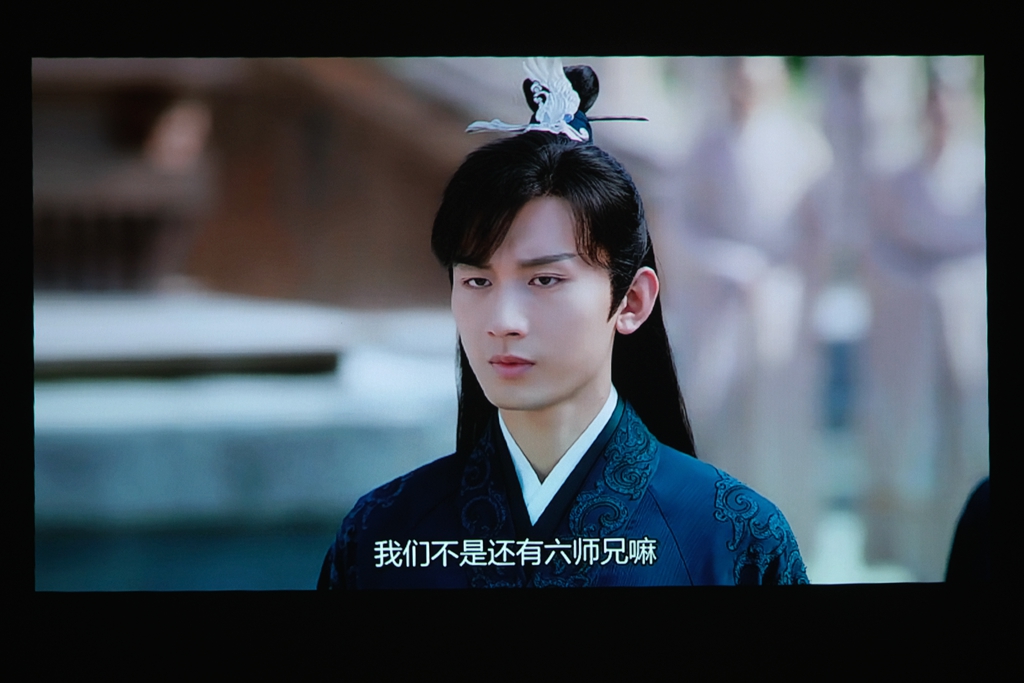 极米Play超悦版投影仪，内置大容量电池，解决户外使用的痛点