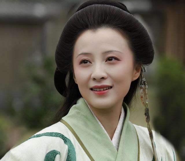 《情深深雨蒙蒙》中的“可云”，巅峰期隐退，如今怎么样了