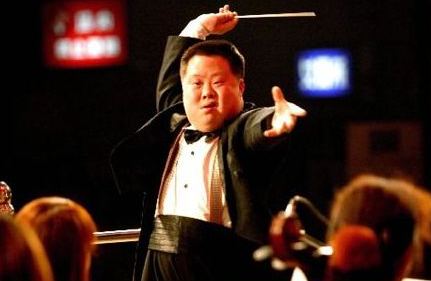 登上人民大会堂，与刘德华共唱，是谁揭穿了“天才指挥家”的谎言