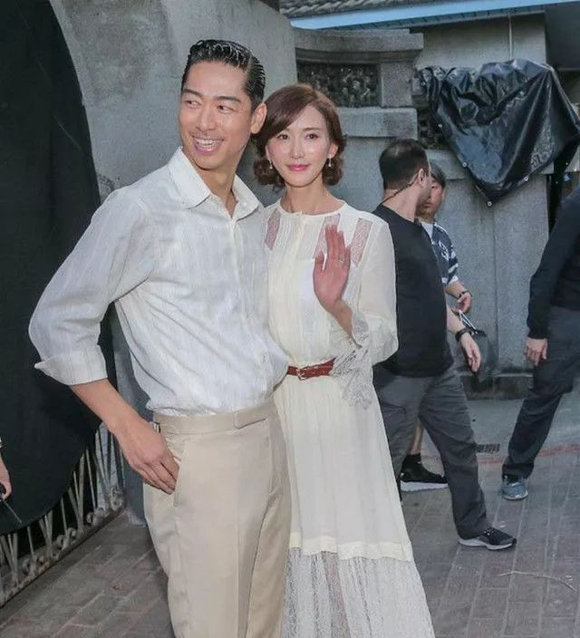 46岁林志玲曝近照，嫁日本老公两年仍未生育，气质大变似家庭主妇
