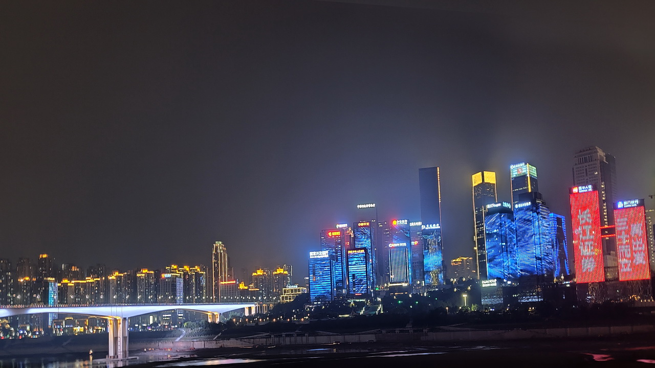 镜头中的山城夜景，OPPO Reno5 Pro+夜拍实力有多强？