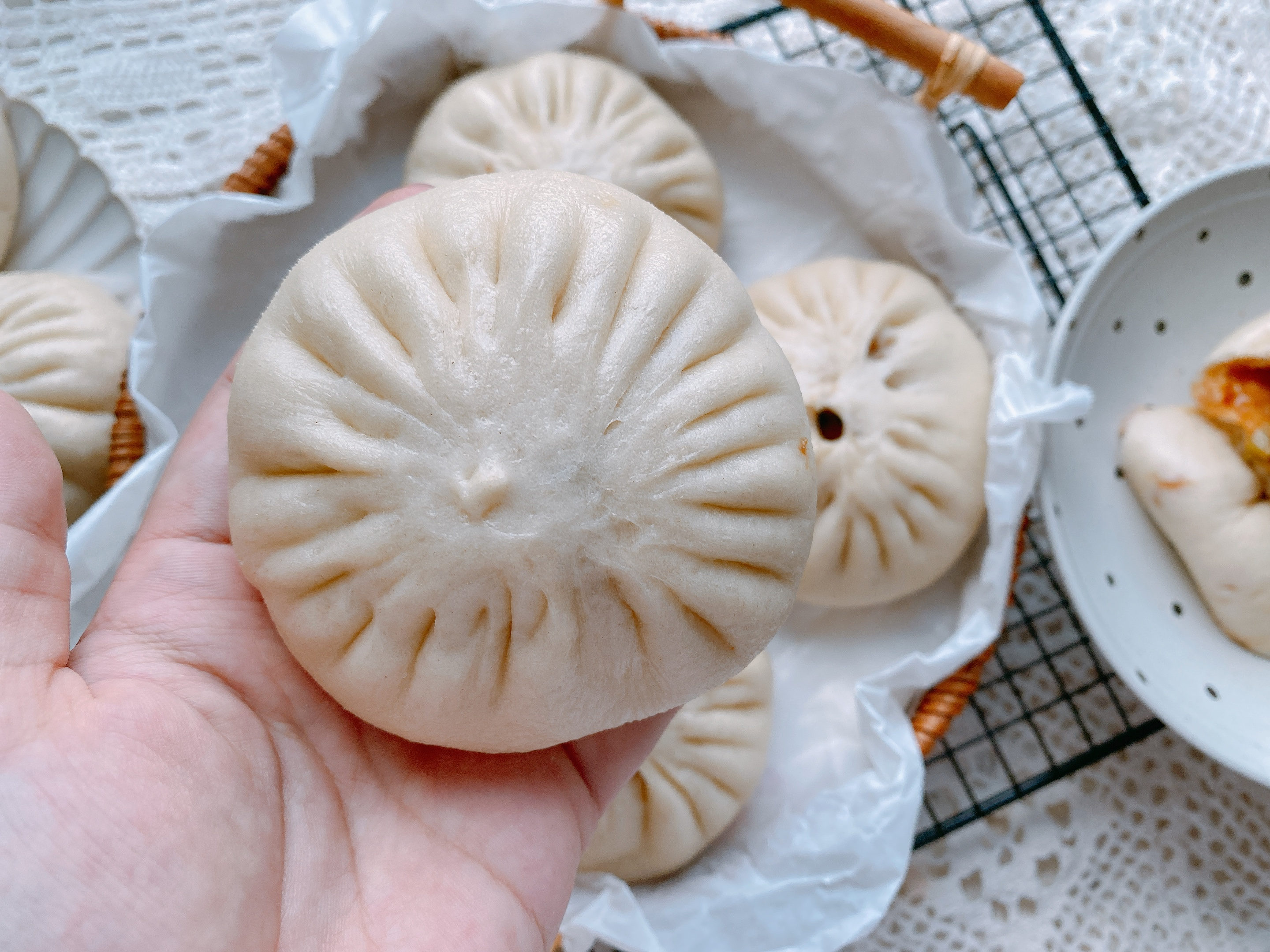 猪肉降价了自己在家做肉包，掌握3点，蓬松暄软，咬一口满嘴汤汁