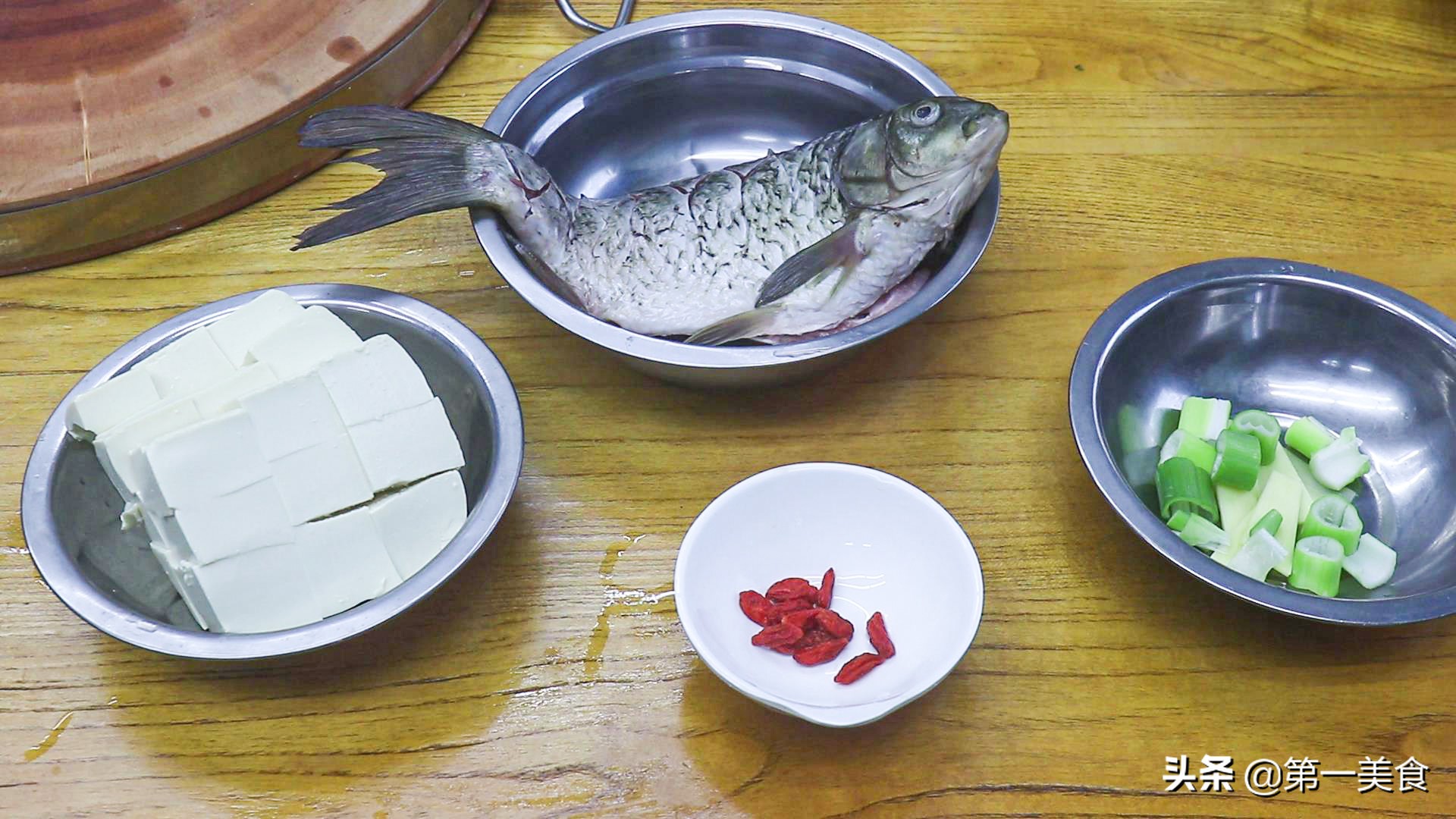 图片[3]-鲫鱼汤的做法做法步骤图 汤鲜不腥不破皮-起舞食谱网