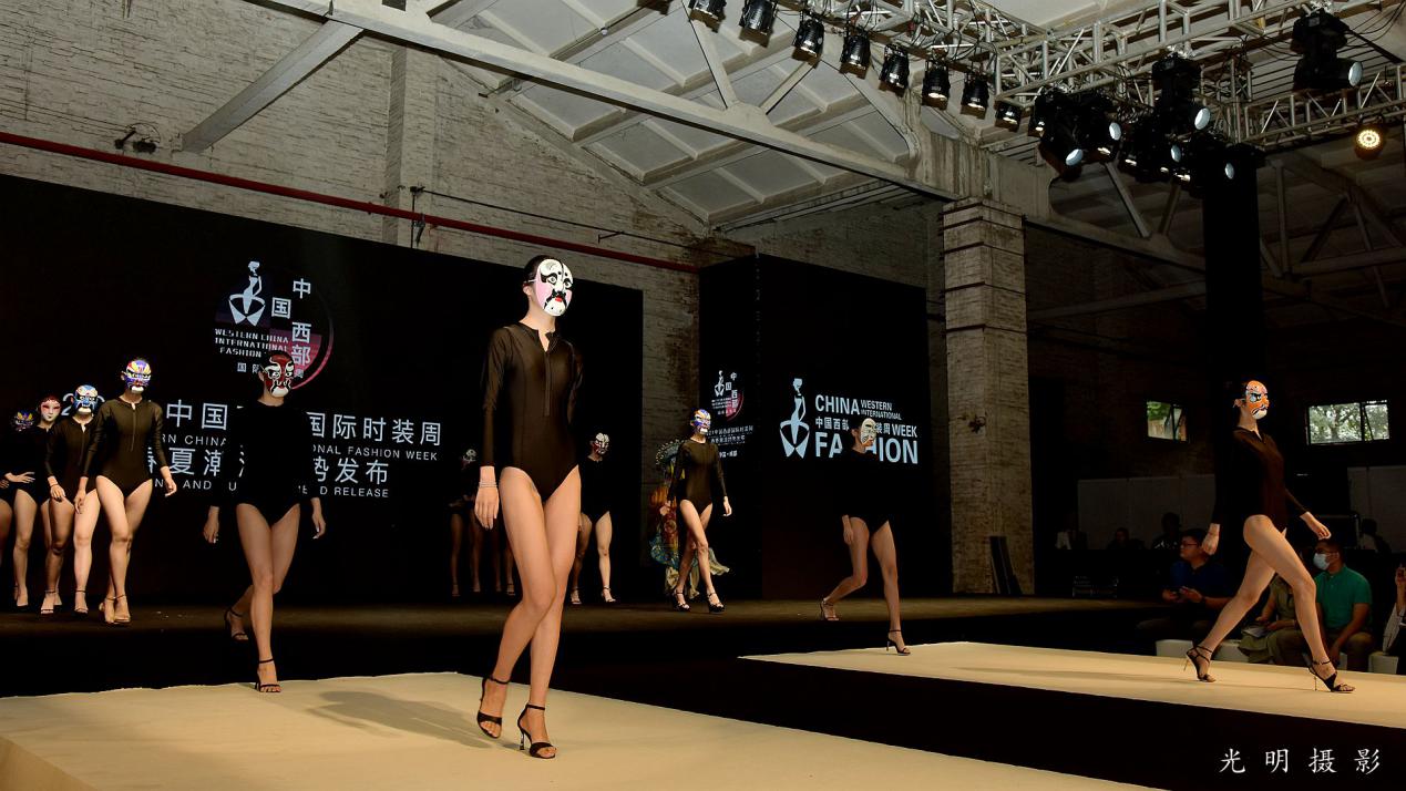 2021中国西部国际时装周春夏潮流趋势发布开幕式取得圆满成功