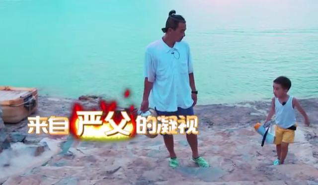 陈小春自嘲被Jasper冷落，小儿子安抚老父亲的醋意，脾气更像自己