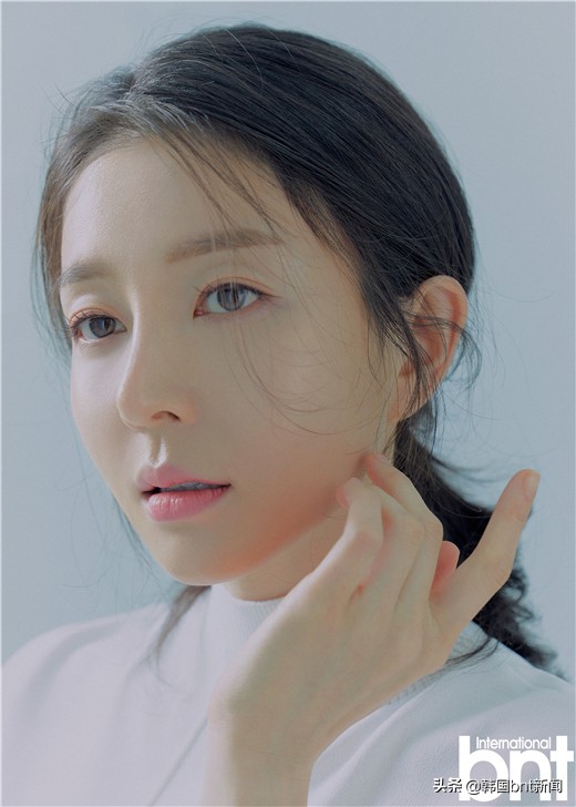 「bnt PHOTO」朴荣邻拍摄bnt写真 干练造型展现高贵知性魅力