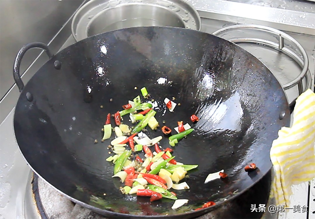 图片[8]-【干锅虾】做法步骤图 在家也能吃到饭店味道 麻辣鲜香-起舞食谱网