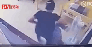 保姆虐杀老人背后：一场2.5亿人的养老危局