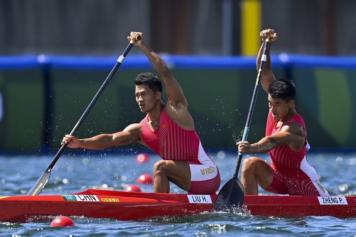 略有遗憾！刘浩/郑鹏飞冲刺阶段被反超 获男子1000米双人划艇银牌