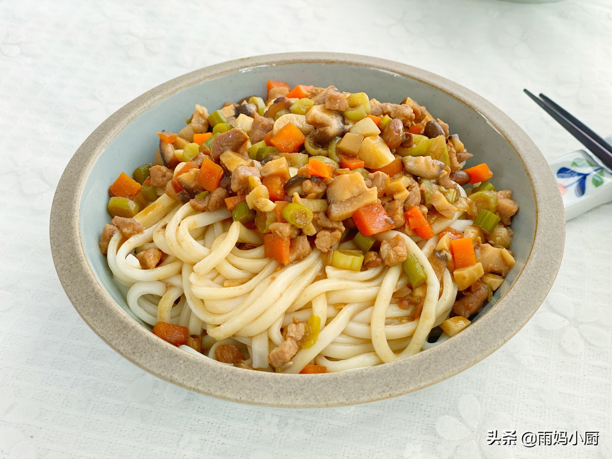 打滷麵怎麼做才好吃？ 分享一道打鹵的家常做法，醬香濃郁吃不膩