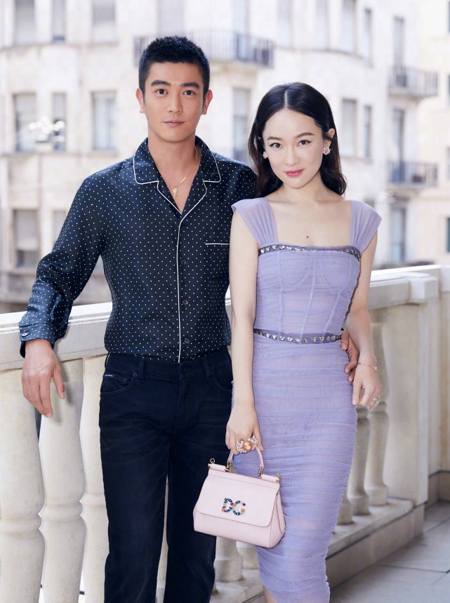 杜江獨自送兩個孩子出門，依依不捨神秘小女孩，真不是對方父親嗎