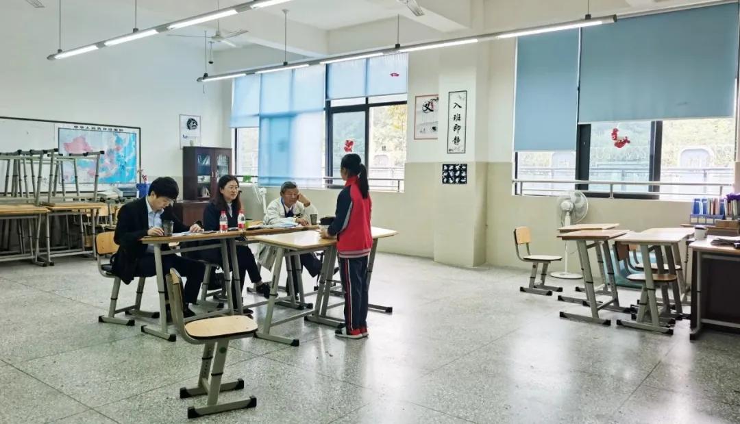 成都市红牌楼小学校——小发明，大梦想