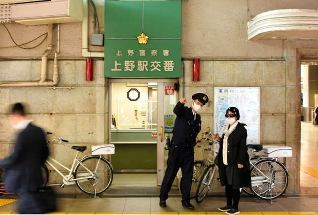 日本大媽撿到兩萬日元交給警察，半年後警察倒賠給她兩萬？